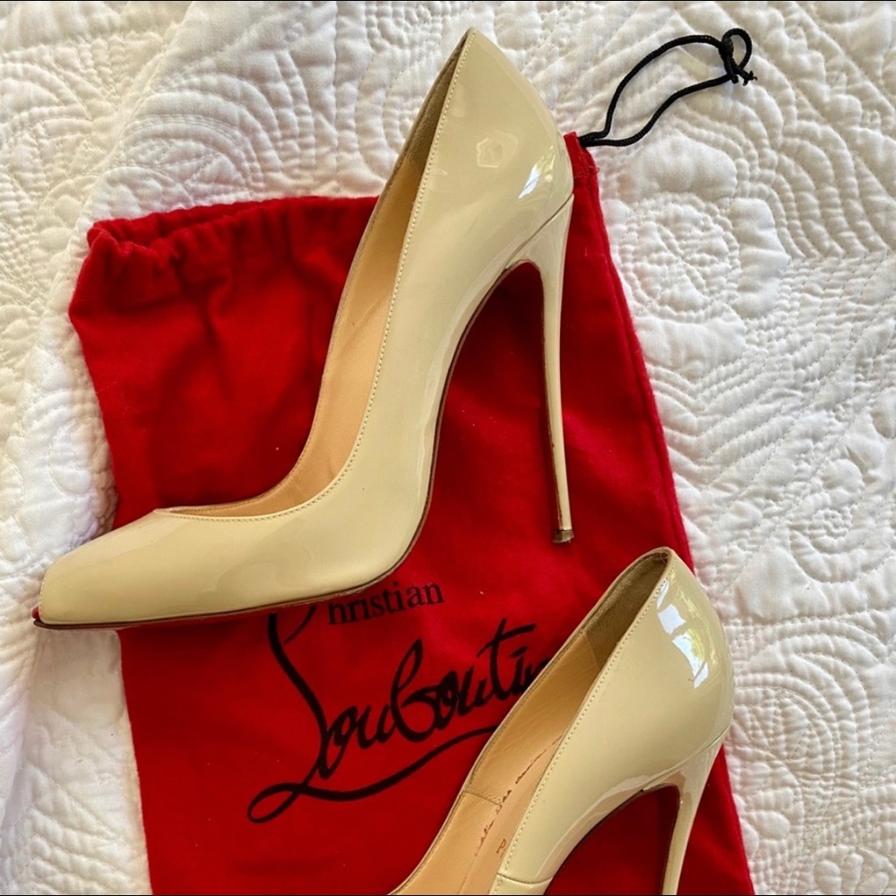 Christian Louboutin Nude Peep-toe